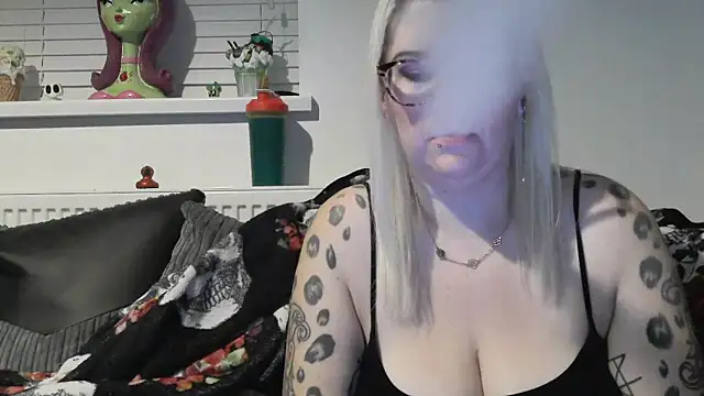 Snapshot of Sizzling_Indie36 chatting on November 11, 9:26 pm Sizzling Indie36 online show from November 11, 9:26 pm