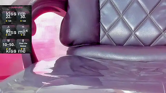 AliceStevens  online show from November 13, 3:00 pm