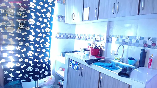 Emilybutterfly1 online show from September 9, 9:25 pm