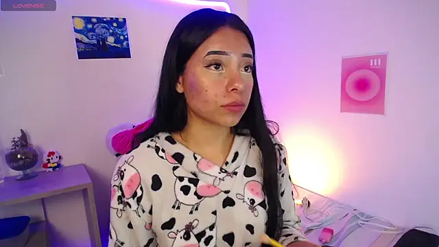 Emilybutterfly1 online show from September 27, 8:52 am