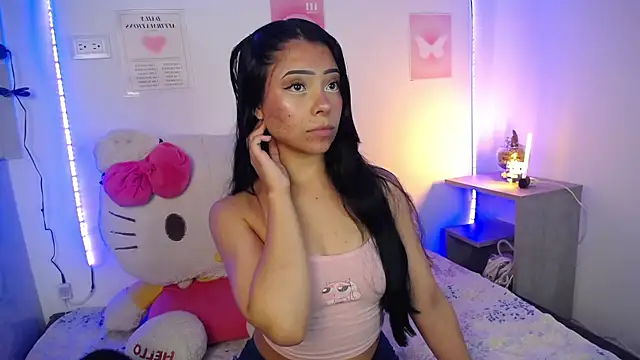 Emilybutterfly1 online show from November 20, 3:39 am