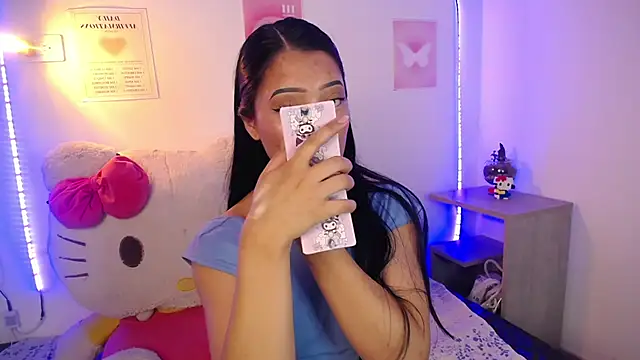 Emilybutterfly1 online show from November 20, 11:15 pm