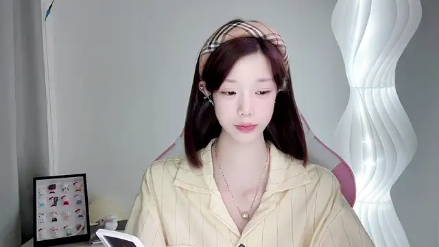 Snapshot of Gogo-888 chatting on December 1, 9:47 am Gogo-888 online show from December 1, 9:47 am