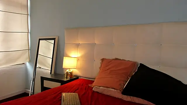 Snapshot of Moon__April chatting on September 8, 8:08 pm Moon April online show from September 8, 8:08 pm