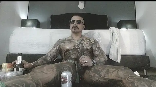 Snapshot of danilog515 chatting on November 16, 12:16 am danilog515 online show from November 16, 12:16 am