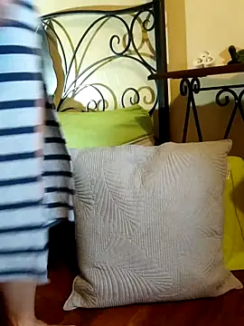 emiliemilf online show from April 9, 2:55 am