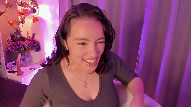 Snapshot of Angelica_Moon21 chatting on October 22, 4:57 am Angelica Moon21 online show from October 22, 4:57 am