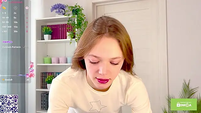 Snapshot of Sweet_Piece chatting on March 18, 10:25 am Sweet Piece online show from March 18, 10:25 am