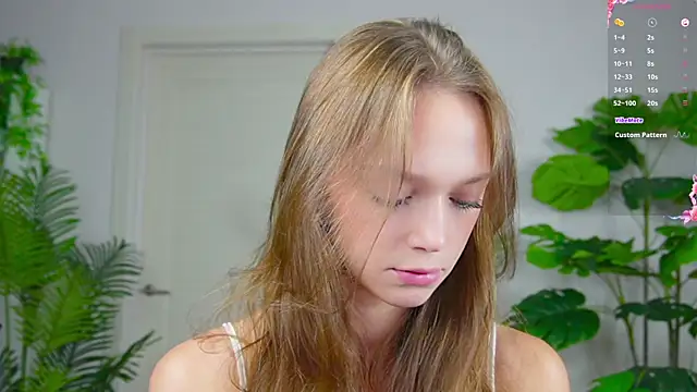 Snapshot of Sweet_Piece chatting on September 21, 3:46 pm Sweet Piece online show from September 21, 3:46 pm