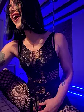 missninasparkle online show from September 15, 8:20 pm