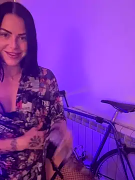 missninasparkle online show from September 23, 10:57 pm