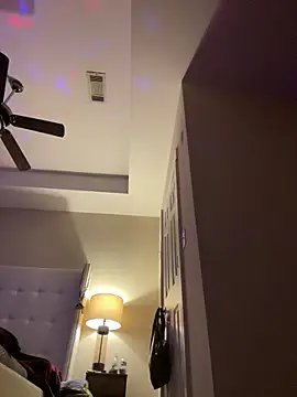 Snapshot of thegenie101 chatting on October 5, 4:22 am thegenie101 online show from October 5, 4:22 am