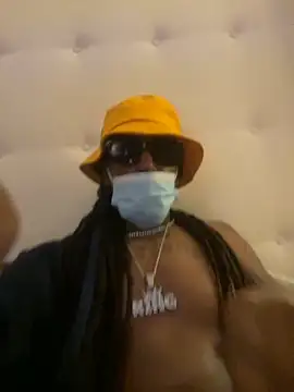 Snapshot of thegenie101 chatting on October 17, 6:38 am thegenie101 online show from October 17, 6:38 am