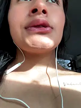 andrea gomes  online show from October 4, 12:47 pm