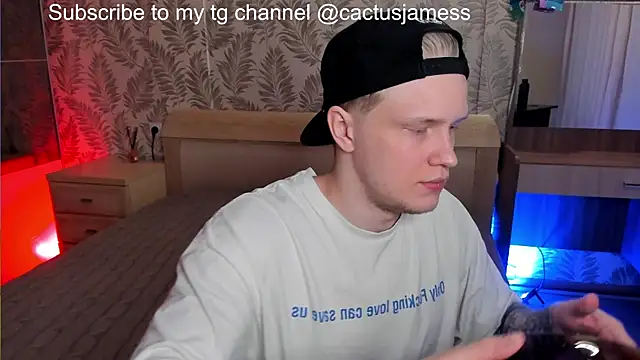 Snapshot of Cactus__James chatting on December 15, 1:32 am Cactus James online show from December 15, 1:32 am