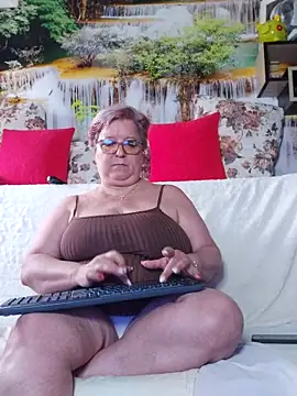 QueenPammy1 online show from September 13, 6:46 am