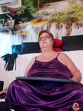 QueenPammy1 online show from April 8, 5:40 am