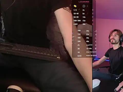 Snapshot of Aaron_malikk chatting on November 12, 3:01 pm Aaron malikk online show from November 12, 3:01 pm