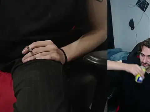 Snapshot of Aaron_malikk chatting on December 21, 3:24 am Aaron malikk online show from December 21, 3:24 am