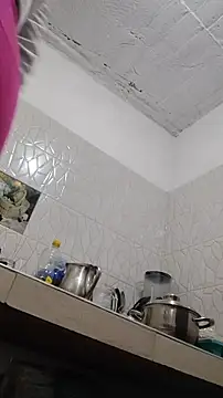 Elowyn online show from December 4, 8:17 pm