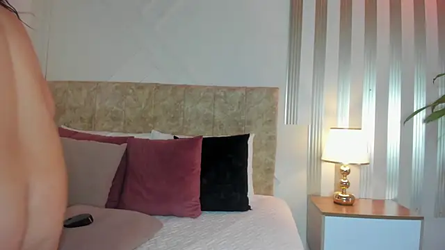 Snapshot of angelinarouse_ chatting on October 20, 12:44 am angelinarouse online show from October 20, 12:44 am