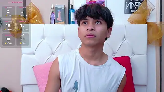 Snapshot of Ethan_Westt chatting on December 17, 8:26 pm Ethan Westt online show from December 17, 8:26 pm