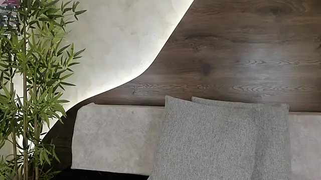 mia lacy  online show from September 25, 7:50 pm