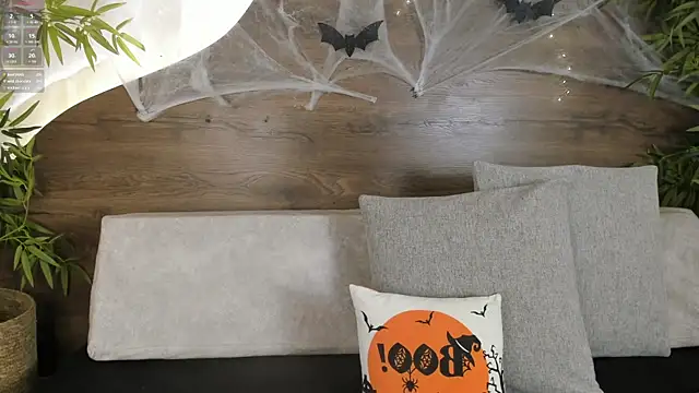 mia lacy  online show from October 27, 7:40 pm