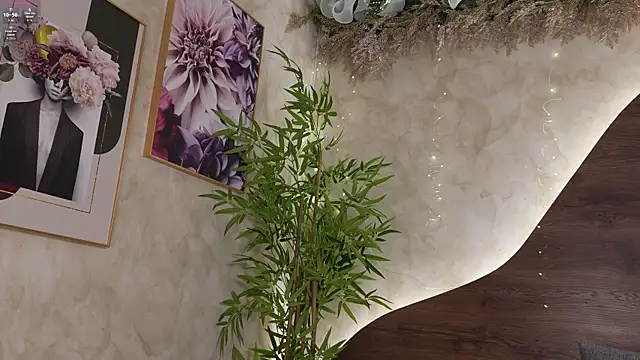 mia lacy  online show from December 19, 7:43 pm