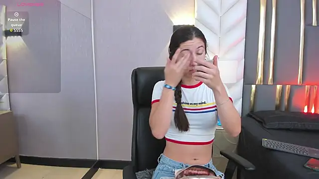 SaraJonness online show from October 7, 12:13 pm