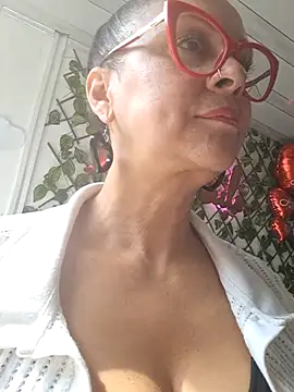 Amadamilf1980 online show from September 26, 1:37 pm