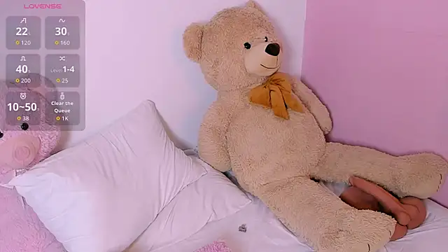 Snapshot of BritanyLin__ chatting on October 11, 5:17 am BritanyLin online show from October 11, 5:17 am