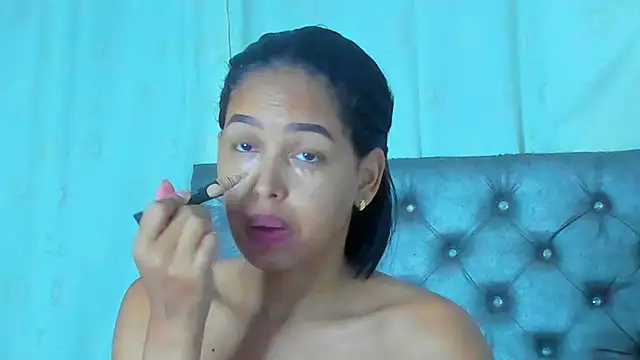 Snapshot of NikkiStarrr chatting on October 25, 10:45 am NikkiStarrr online show from October 25, 10:45 am