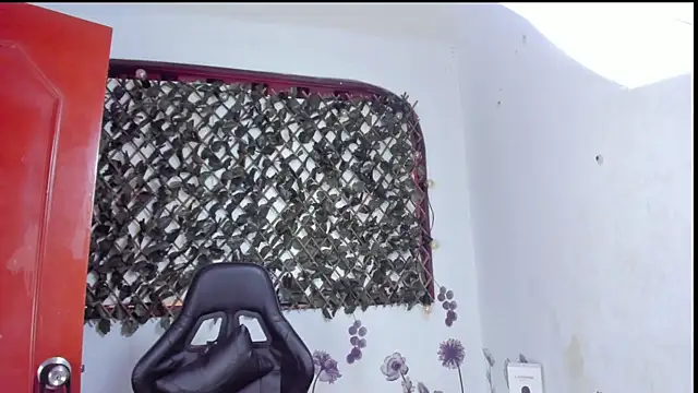 Snapshot of Sarahbrowm_ chatting on October 9, 6:06 pm Sarahbrowm online show from October 9, 6:06 pm