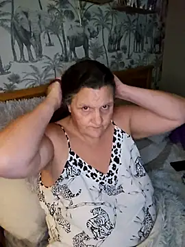 MissQueenBeex online show from November 2, 1:19 am