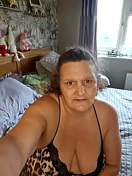 MissQueenBeex online show from December 15, 11:58 am