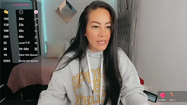 j lovee online show from March 23, 8:04 am