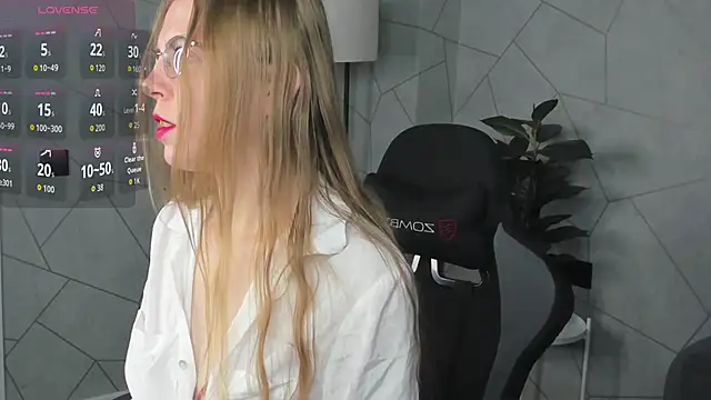 Snapshot of Joann_Shermann chatting on November 14, 1:15 am Joann Shermann online show from November 14, 1:15 am