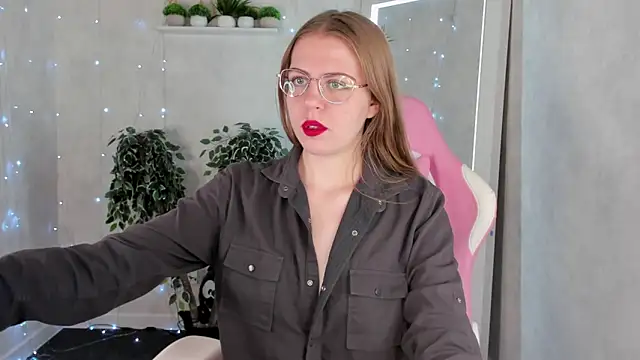 Snapshot of Joann_Shermann chatting on November 25, 1:05 am Joann Shermann online show from November 25, 1:05 am