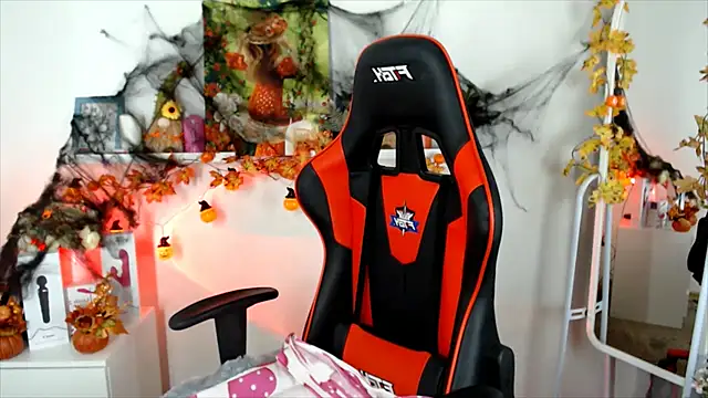 Snapshot of Lucky_Lana chatting on October 28, 2:37 am Lucky Lana online show from October 28, 2:37 am