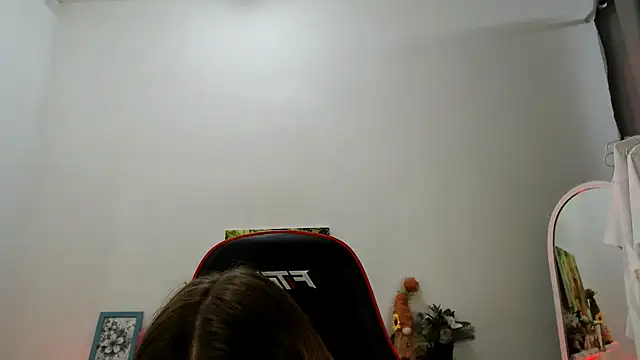 Lucky Lana online show from April 9, 6:19 am