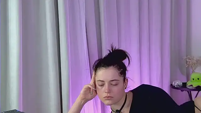 Snapshot of AshleyD_ chatting on February 6, 1:43 am AshleyD online show from February 6, 1:43 am