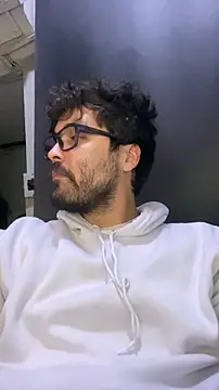 Snapshot of Freakydrag chatting on November 13, 8:24 am Freakydrag online show from November 13, 8:24 am