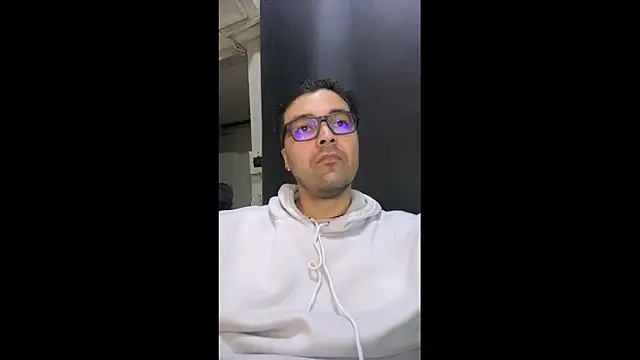 Snapshot of Freakydrag chatting on November 19, 4:23 am Freakydrag online show from November 19, 4:23 am