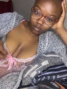 YummyMelanin117 online show from October 23, 3:06 am