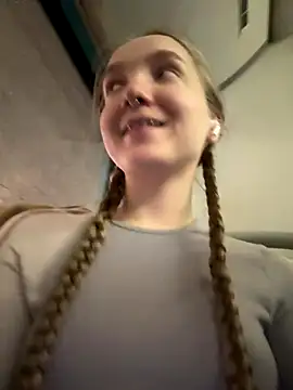 Snapshot of bambi_lu chatting on December 18, 6:03 pm bambi lu online show from December 18, 6:03 pm