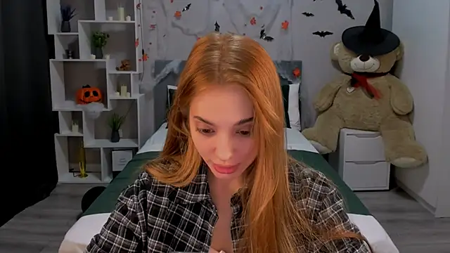 MelanieAlves online show from October 31, 6:42 pm