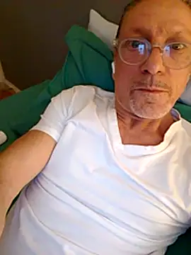 Snapshot of Deddyitalia3p chatting on November 9, 7:34 pm Deddyitalia3p online show from November 9, 7:34 pm