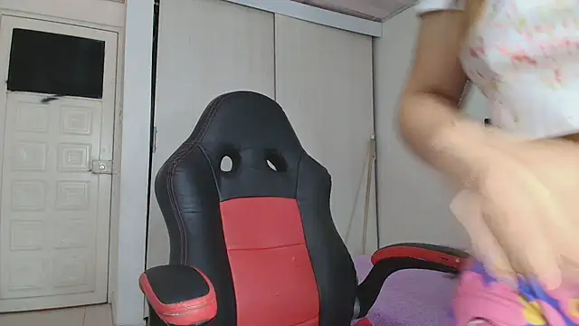 Snapshot of lovehotpink chatting on November 5, 5:24 pm lovehotpink online show from November 5, 5:24 pm