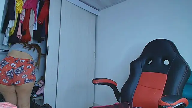 Snapshot of lovehotpink chatting on December 2, 8:48 pm lovehotpink online show from December 2, 8:48 pm